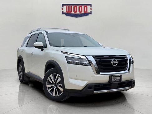 Used 2024 Nissan Pathfinder SL image 1