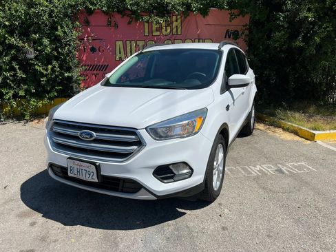 Used 2018 Ford Escape SE FWD image 28