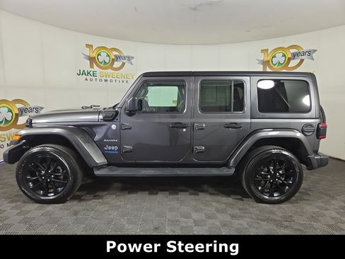Used 2022 Jeep Wrangler Unlimited Sahara w/ Cold Weather Group AWD/4WD image 6