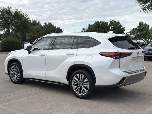 Used 2020 Toyota Highlander Platinum FWD image 5