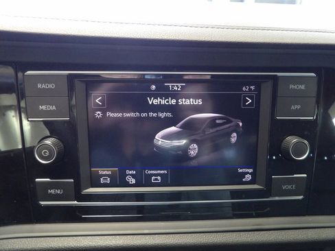 Used 2023 Volkswagen Jetta Sport image 33