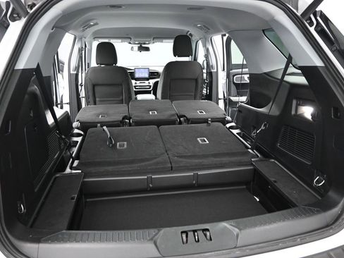 Used 2021 Ford Explorer XLT image 24