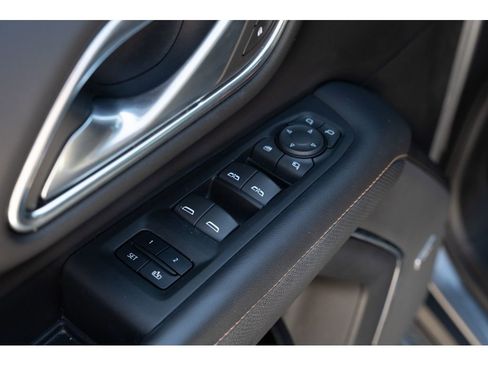 Used 2022 GMC Yukon XL AT4 AWD/4WD image 14