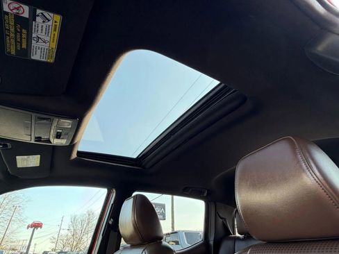 Used 2017 Toyota Tacoma Limited w/ Tow Package image 17