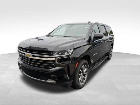 Used 2021 Chevrolet Suburban LT w/ Rear Media and Nav Package AWD/4WD image 3