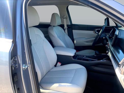 Used 2025 Kia Sorento EX w/ Panoramic Sunroof Package AWD/4WD image 9