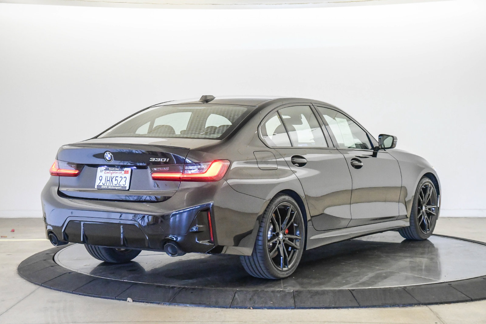 Certified 2024 BMW 330i Sedan w/ M Sport Package RWD image 4
