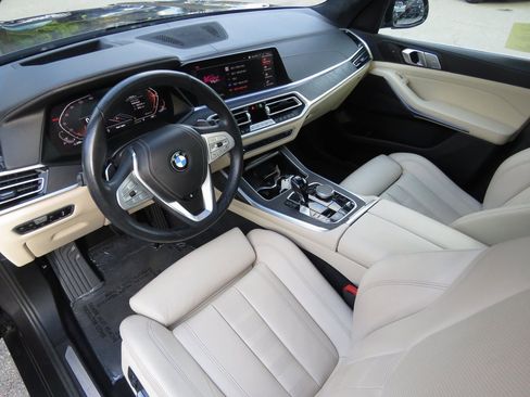 Used 2022 BMW X7 xDrive40i w/ Premium Package image 12
