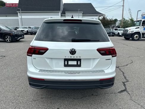 Certified 2023 Volkswagen Tiguan SE w/ Panoramic Sunroof Package AWD/4WD image 8