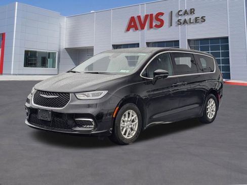 Used 2025 Chrysler Pacifica Select FWD image 1