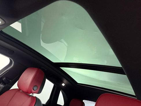 Certified 2025 Porsche Macan S image 30