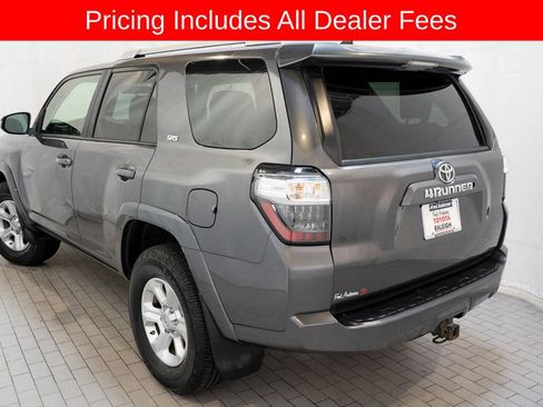 Used 2015 Toyota 4Runner SR5 AWD/4WD image 3