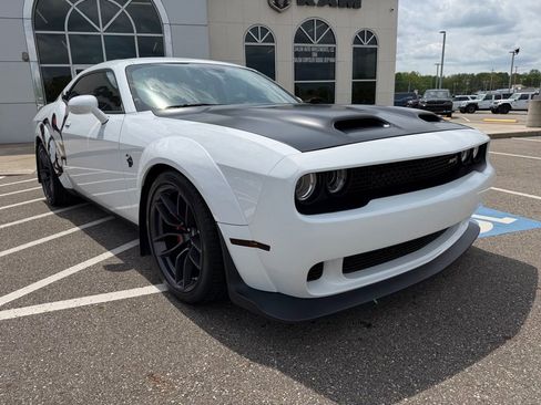 Used 2019 Dodge Challenger SRT Hellcat Redeye RWD image 6