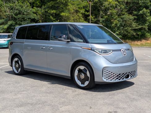 Used 2025 Volkswagen ID. Buzz 1st Edition RWD image 11