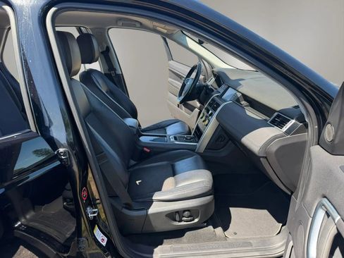 Used 2017 Land Rover Discovery Sport SE image 15