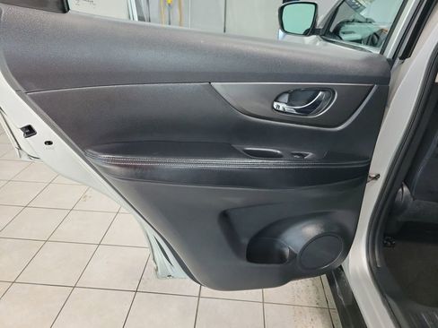 Used 2015 Nissan Rogue S image 29