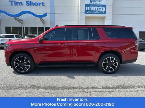 Used 2022 Chevrolet Suburban RST w/ Luxury Package image 2