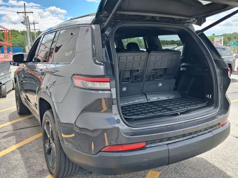Used 2023 Jeep Grand Cherokee L Laredo AWD/4WD image 8