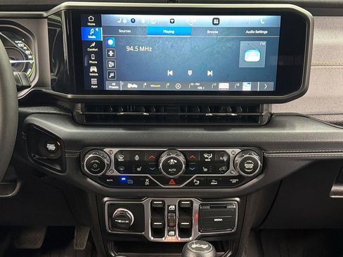 Used 2025 Jeep Wrangler Unlimited Sahara w/ Safety Group image 20