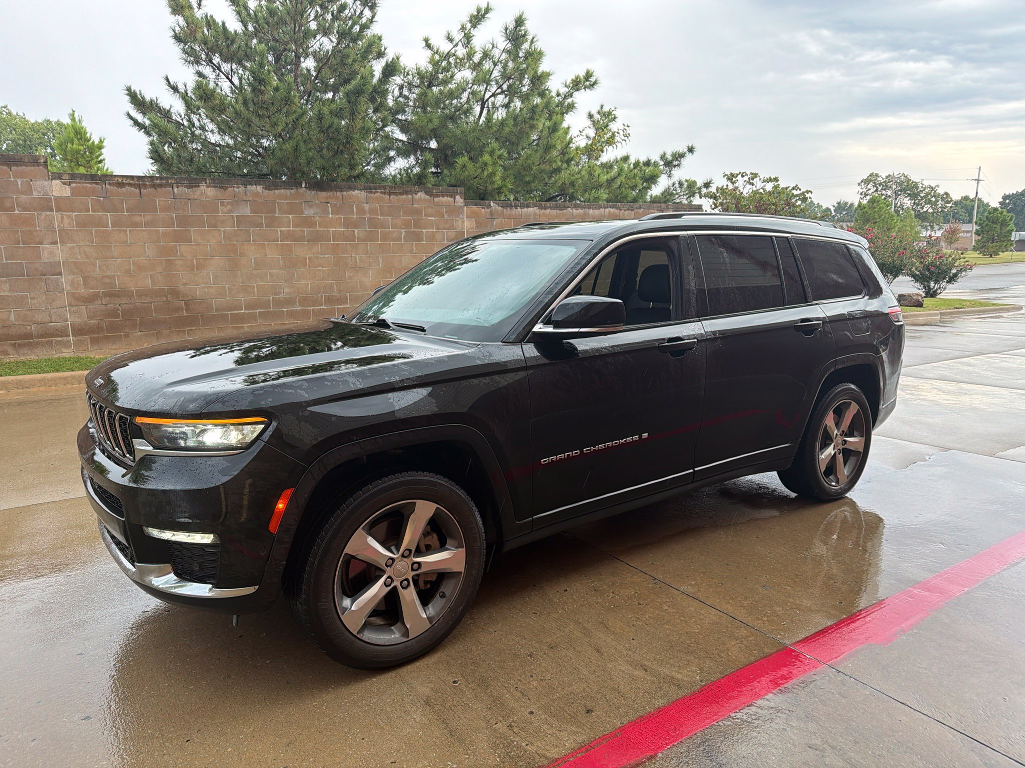 Used 2022 Jeep Grand Cherokee L Limited w/ Luxury Tech Group II AWD/4WD image 1