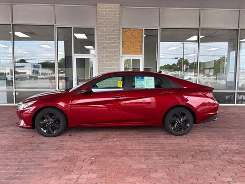 Used 2023 Hyundai Elantra SEL w/ Preferred Accessory Package FWD image 11