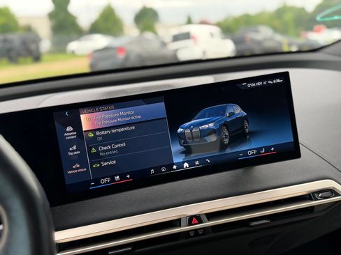 Used 2024 BMW iX xDrive50 w/ Premium Package AWD/4WD image 56