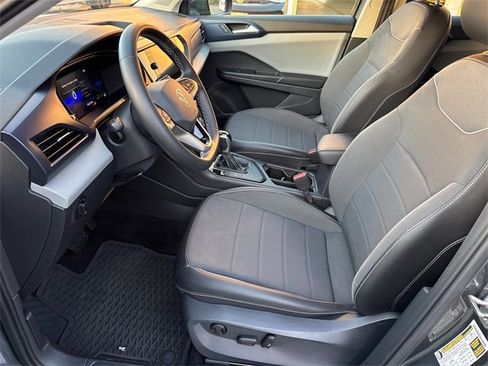 Certified 2023 Volkswagen Taos SE w/ Panoramic Sunroof Package image 35