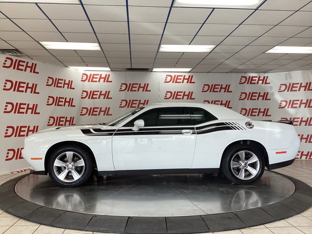 Used 2017 Dodge Challenger SXT RWD image 4