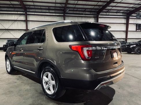 Used 2016 Ford Explorer XLT image 9