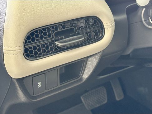 Used 2026 Honda HR-V LX image 8