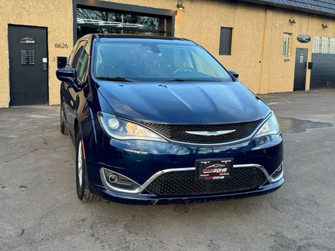 Used 2018 Chrysler Pacifica Touring Plus image 3