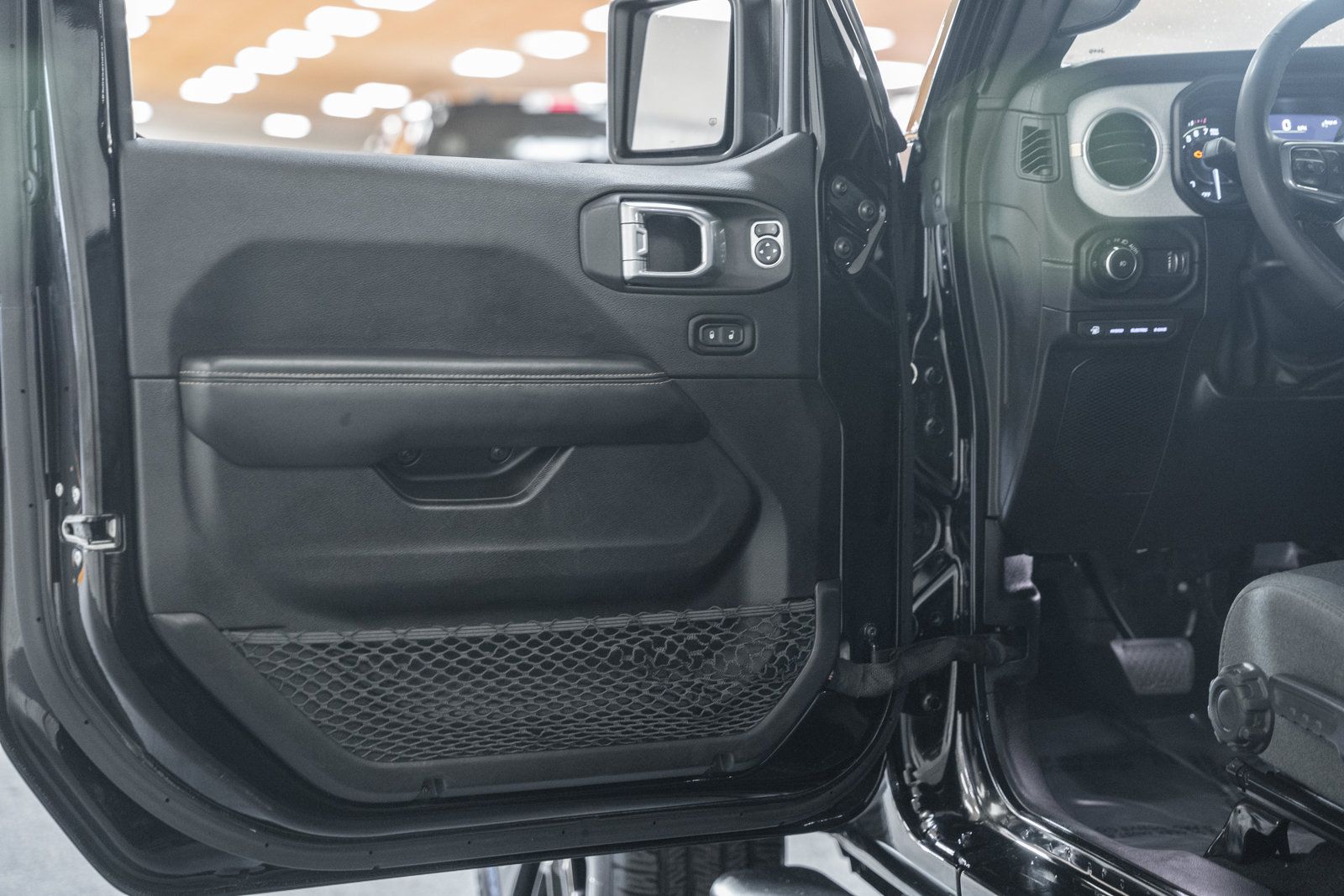 Used 2024 Jeep Wrangler Unlimited Sahara AWD/4WD image 48
