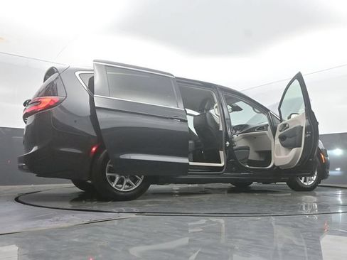 Used 2023 Chrysler Pacifica Touring-L FWD image 59