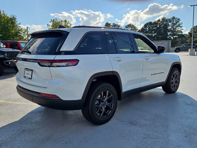 New 2027 Jeep Grand Cherokee Altitude RWD image 4