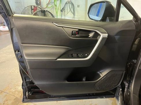 Used 2022 Toyota RAV4 LE image 12