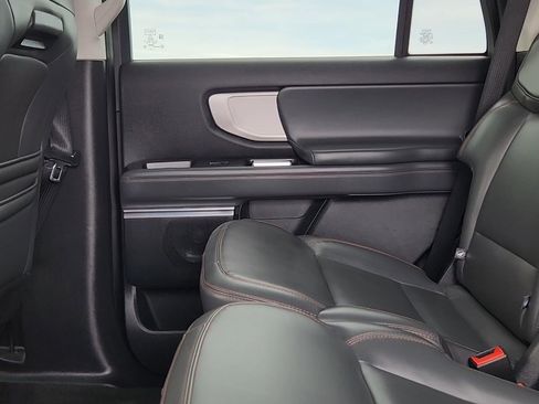 Used 2025 Ford Expedition Active image 17