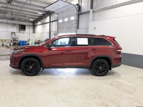 Used 2019 Toyota Highlander SE AWD/4WD image 6