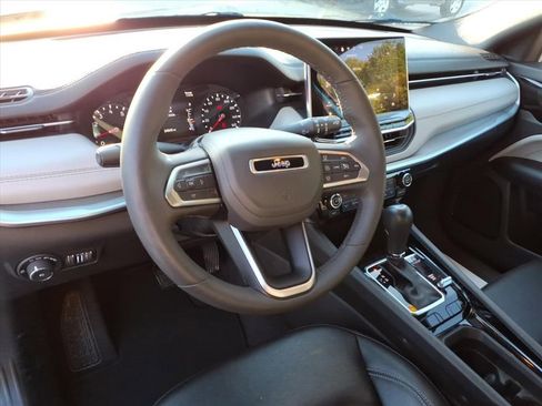 Used 2025 Jeep Compass Limited AWD/4WD image 12