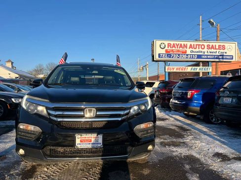 Used 2018 Honda Pilot Touring image 3