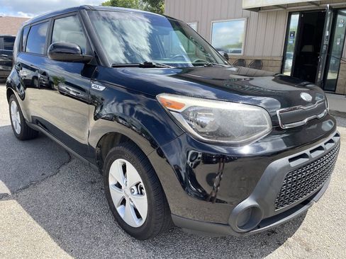 Used 2016 Kia Soul FWD image 2