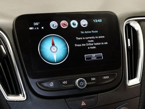 Used 2018 Chevrolet Malibu LT image 18