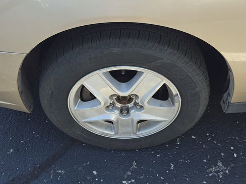Used 2005 Chevrolet Malibu LS FWD image 8