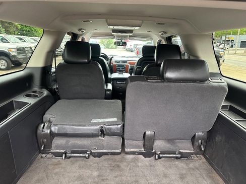 Used 2014 Chevrolet Suburban LT w/ Luxury Package AWD/4WD image 6