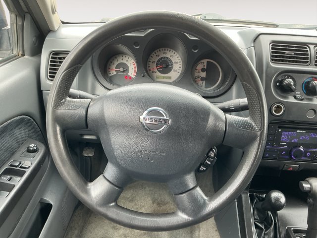 Used 2004 Nissan Frontier S/C AWD/4WD image 13