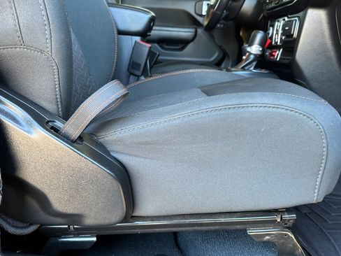 Used 2022 Jeep Gladiator Mojave image 21