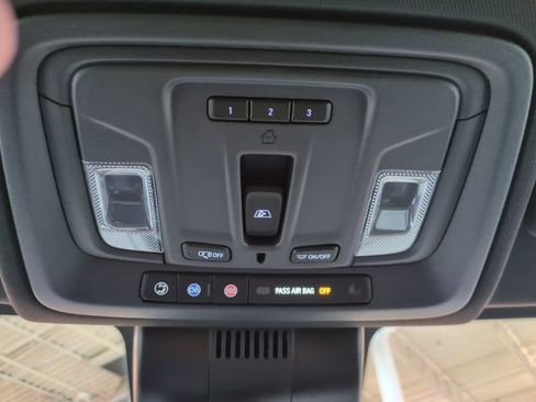Used 2024 Chevrolet Silverado 1500 ZR2 w/ Technology Package AWD/4WD image 31