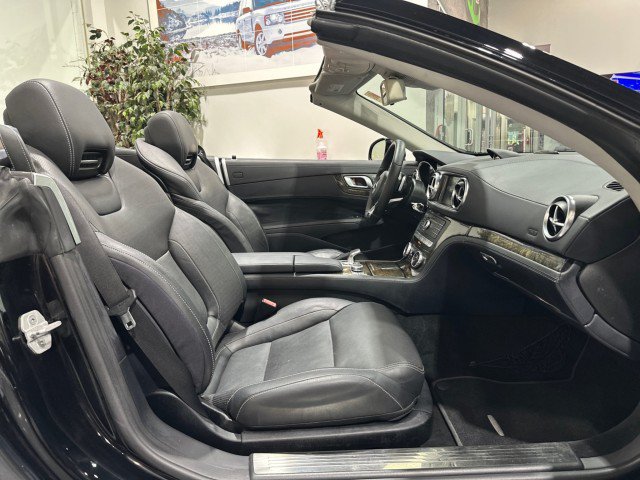 Used 2017 Mercedes-Benz SL 450 w/ Premium I Package image 33