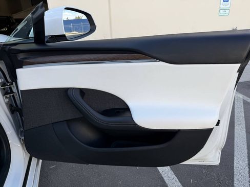 Used 2022 Tesla Model S AWD/4WD image 35