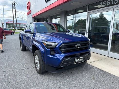 Certified 2024 Toyota Tacoma SR5 AWD/4WD image 2