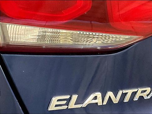 Used 2018 Hyundai Elantra SEL image 28